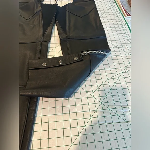 Harley Davidson women’s black leather chaps excellent condition buckle lace up - Picture 8 of 16